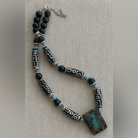 Adjustable 18-1/2 inch Tibetan Agate beads and Turquoise bead Necklace NWOT - Picture 2 of 10